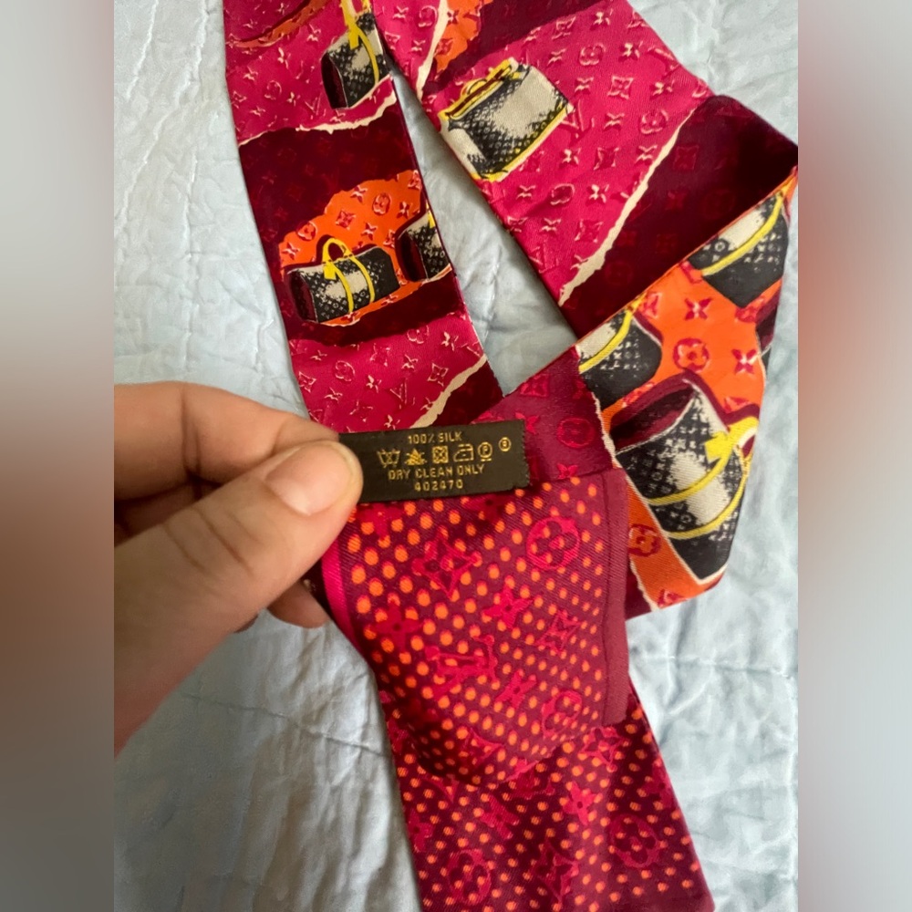 Louis Vuitton Fuchsia and Burgundy 100% Silk Bandeau With Original Receipt - Picture 7 of 10